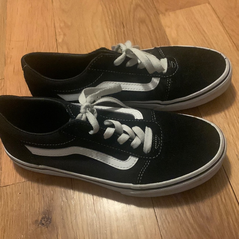 Old school vans. Youth/kids 5, which is 6.5 womens. Worn a few times.